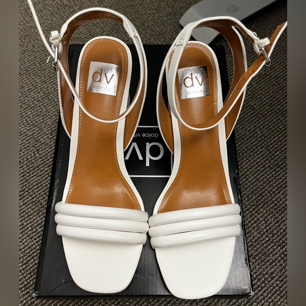 Women’s Fleck Two-Piece Ankle Strap Sandal (DV Dolce Vita) Size 8 1/2 Brand New